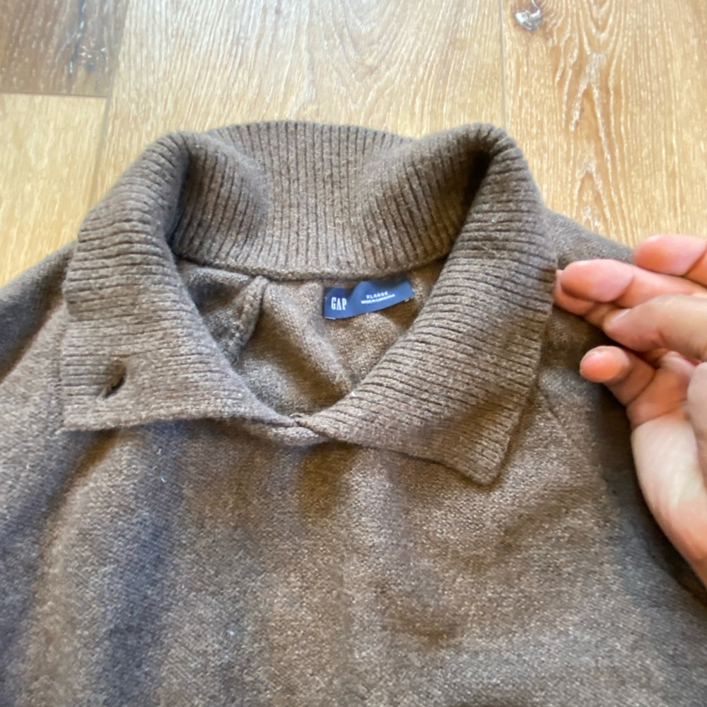 GAP Men's Sweater in Rich Brown